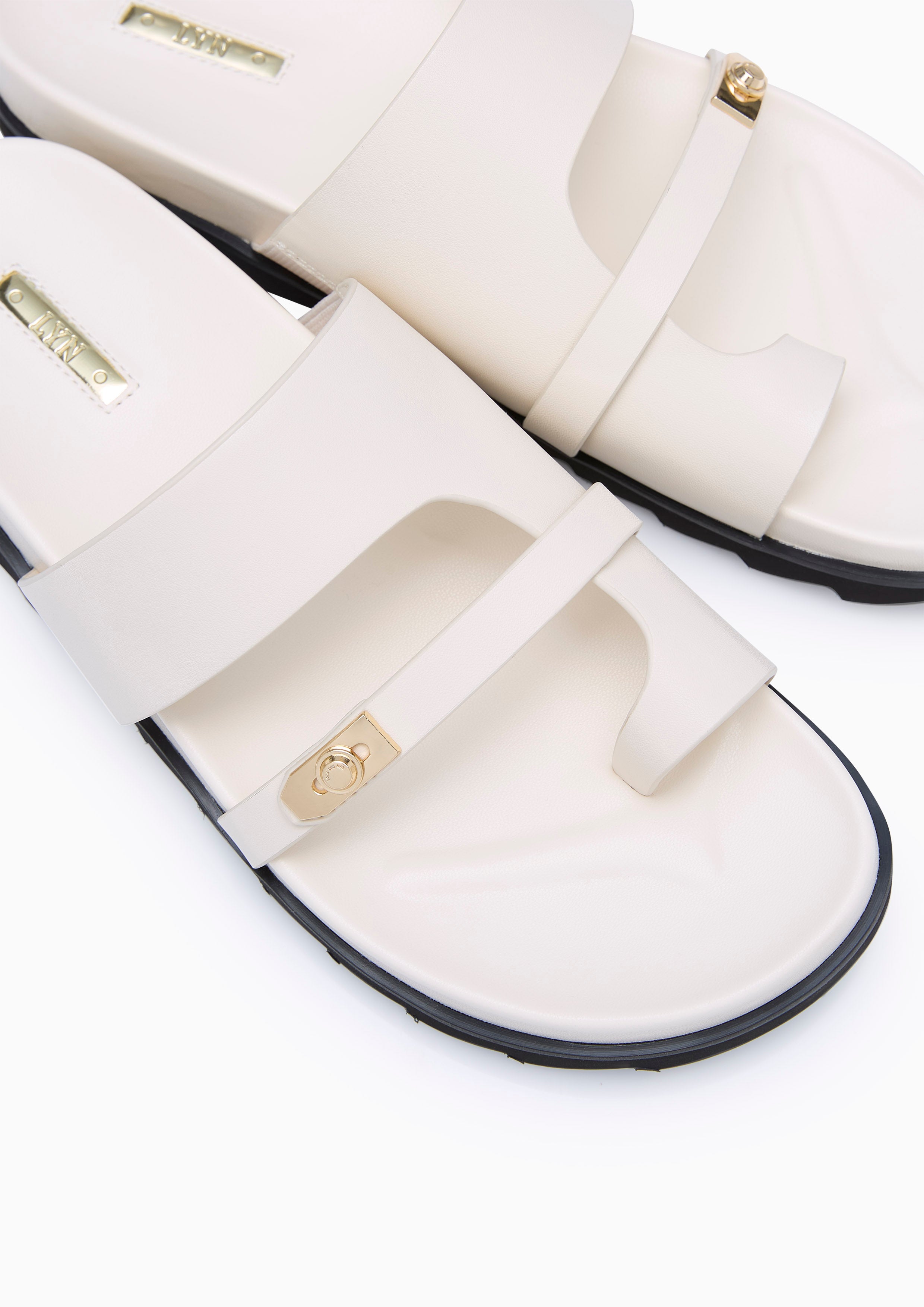 รองเท้าสลิปออน รุ่น Master Tiny Thong