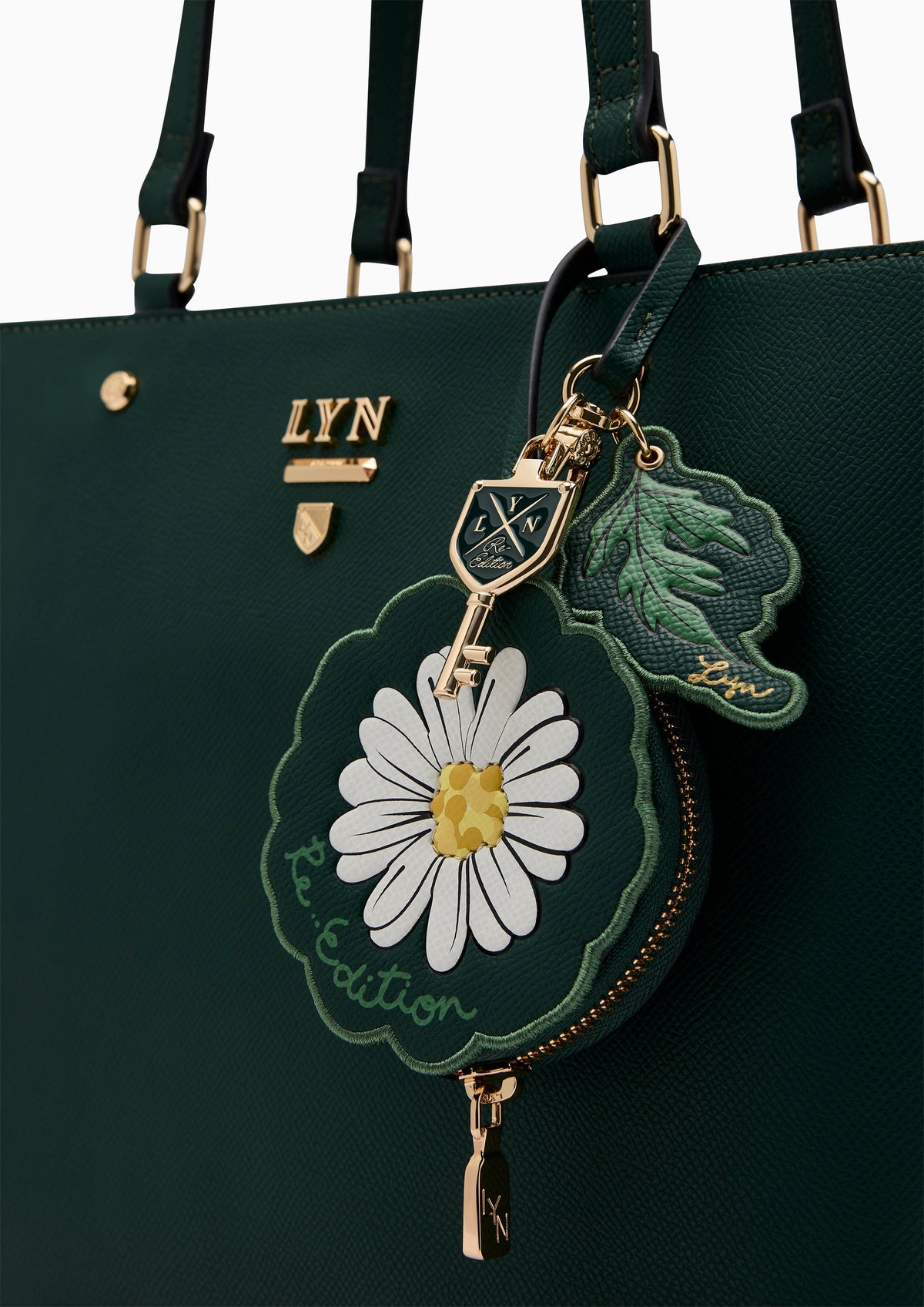 กระเป๋าโท้ท รุ่น Re-Edit Daisy Carina L