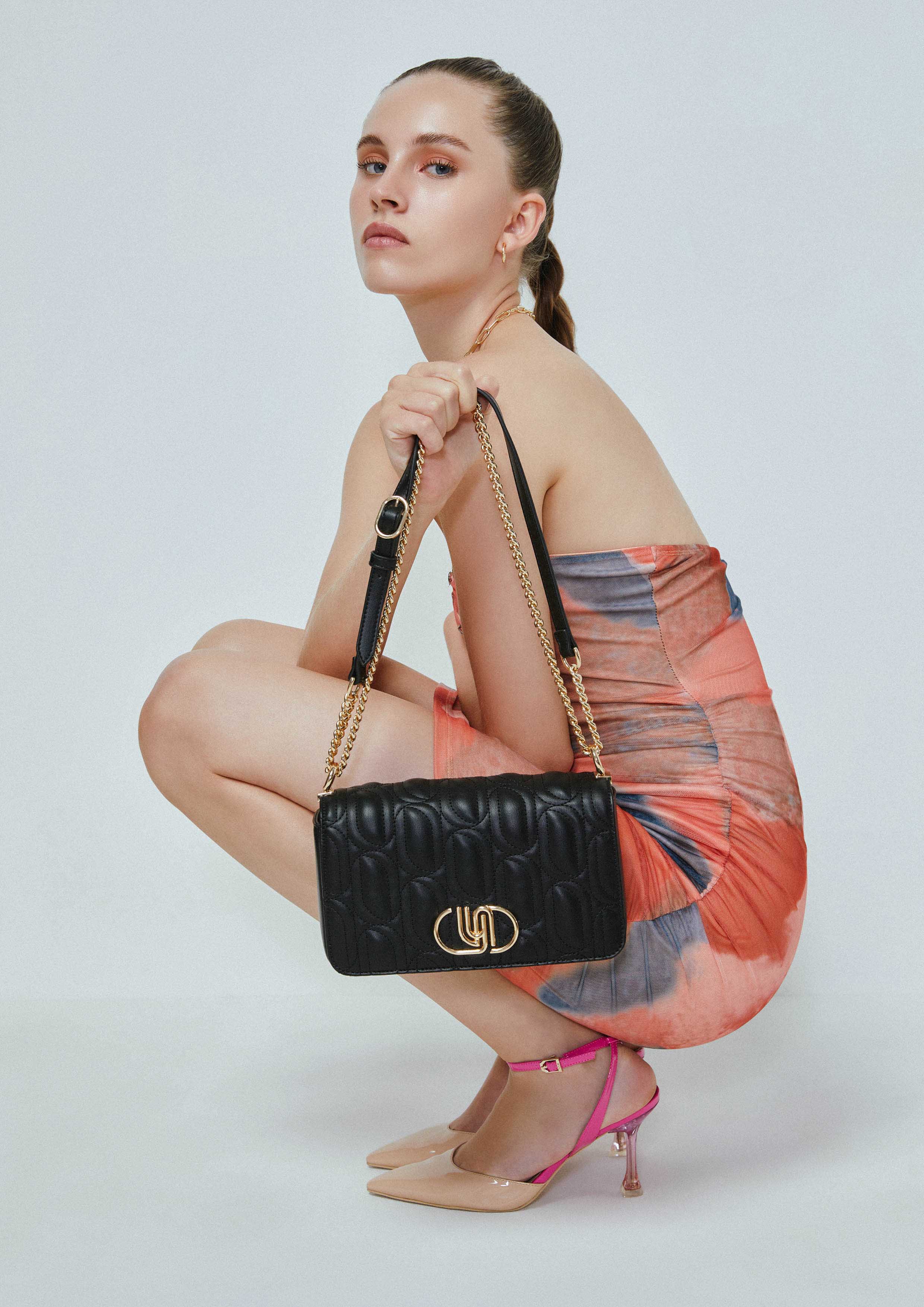 กระเป๋าสะพายข้าง Moon Infinite M