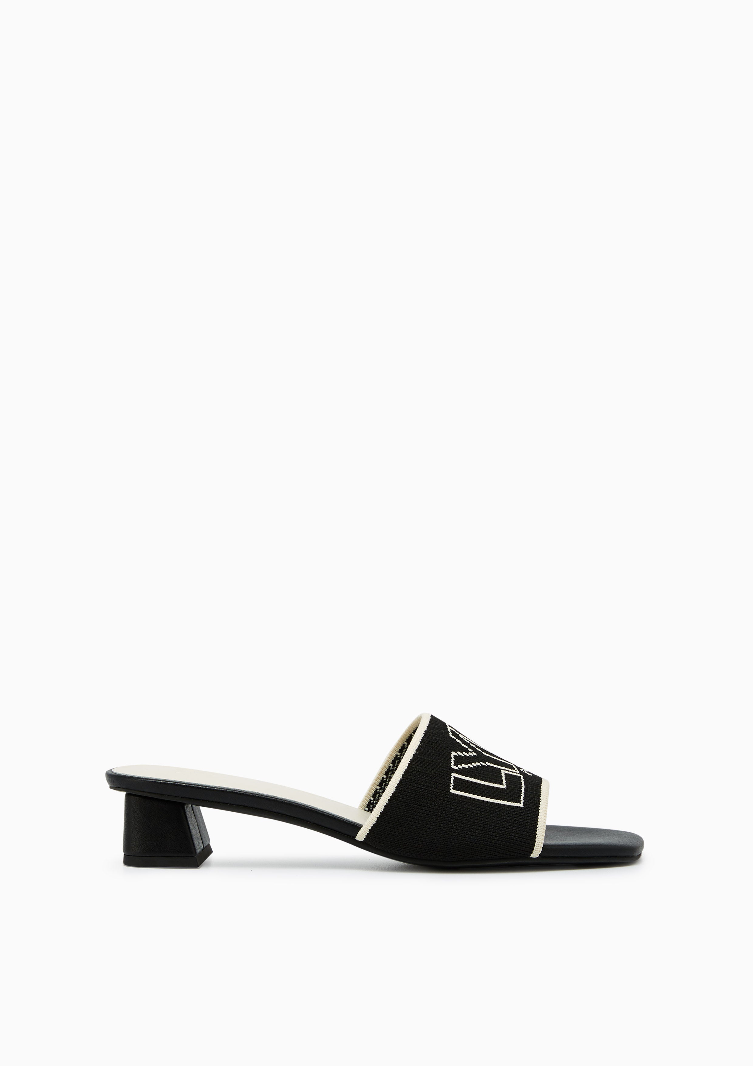 รองเท้าส้นเตี้ย Sky