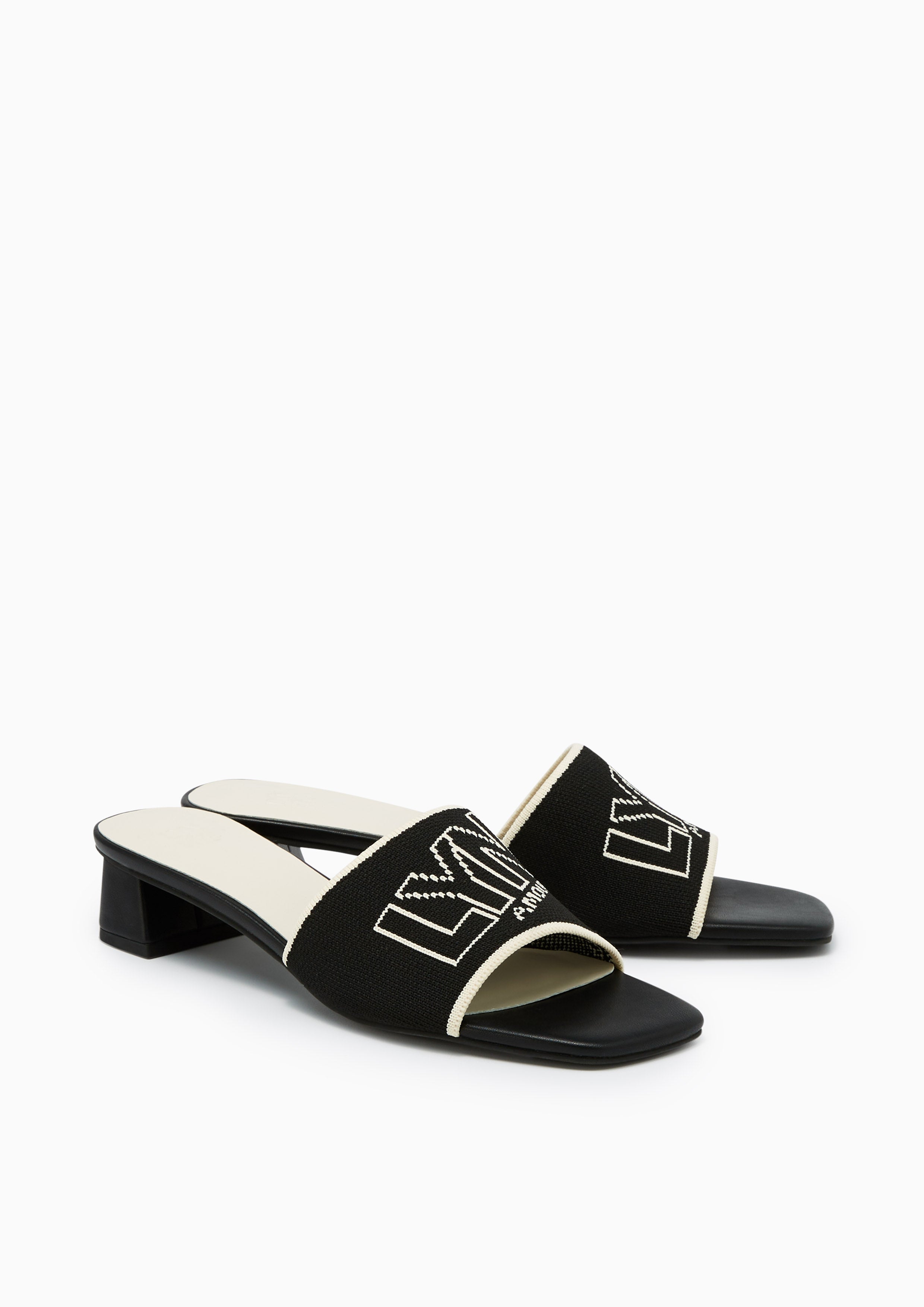 รองเท้าส้นเตี้ย Sky