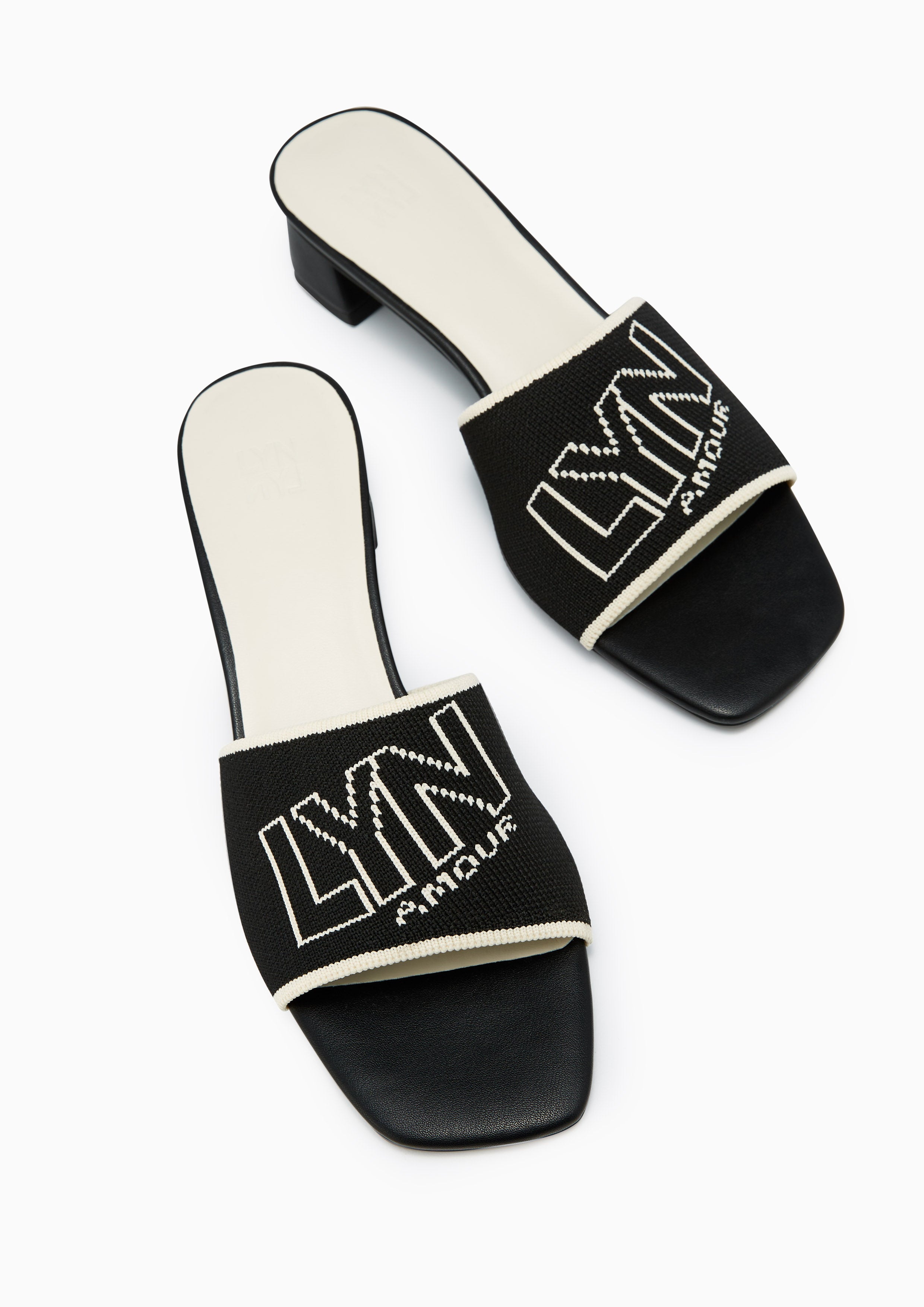 รองเท้าส้นเตี้ย Sky