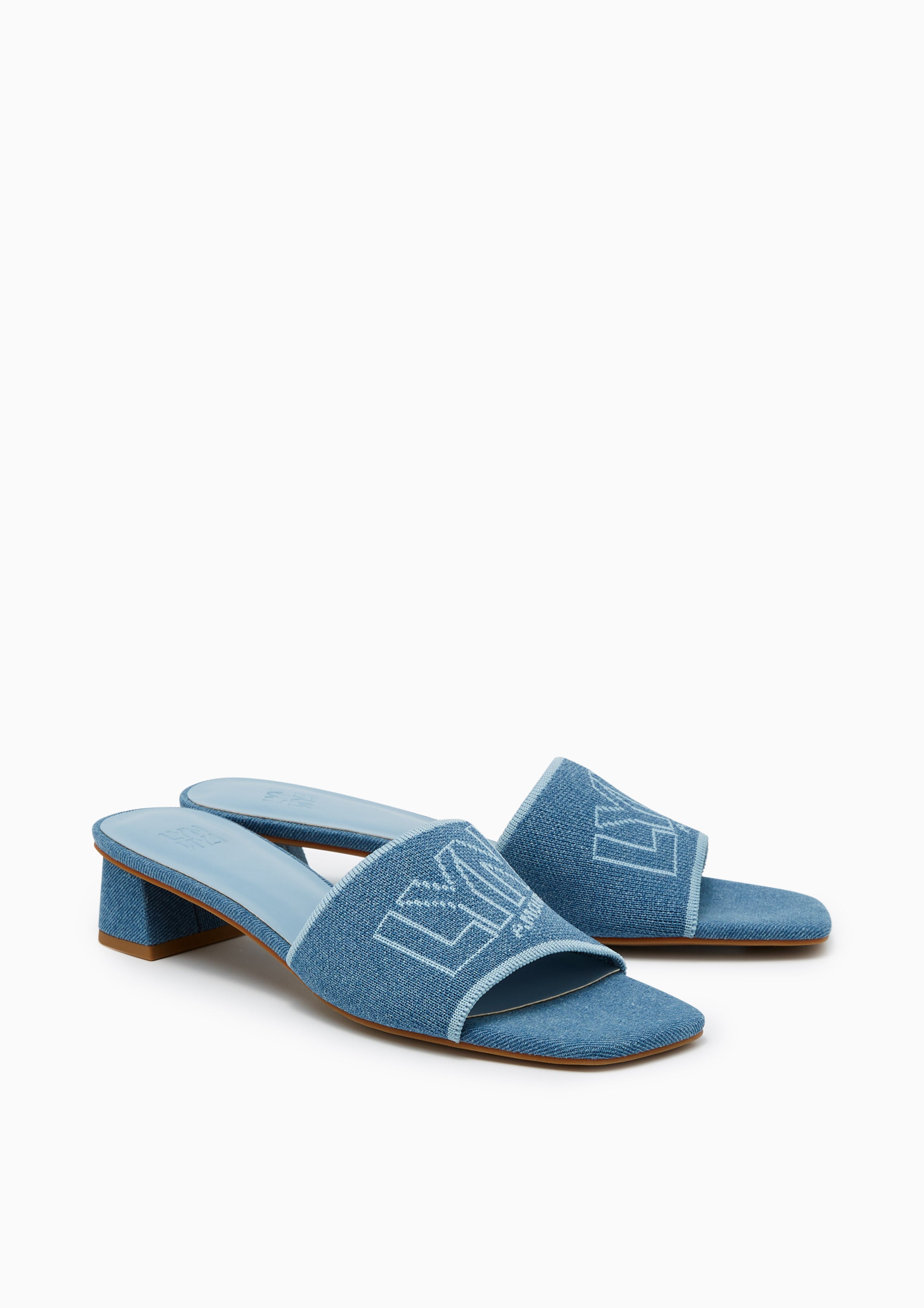 รองเท้าส้นเตี้ย Sky