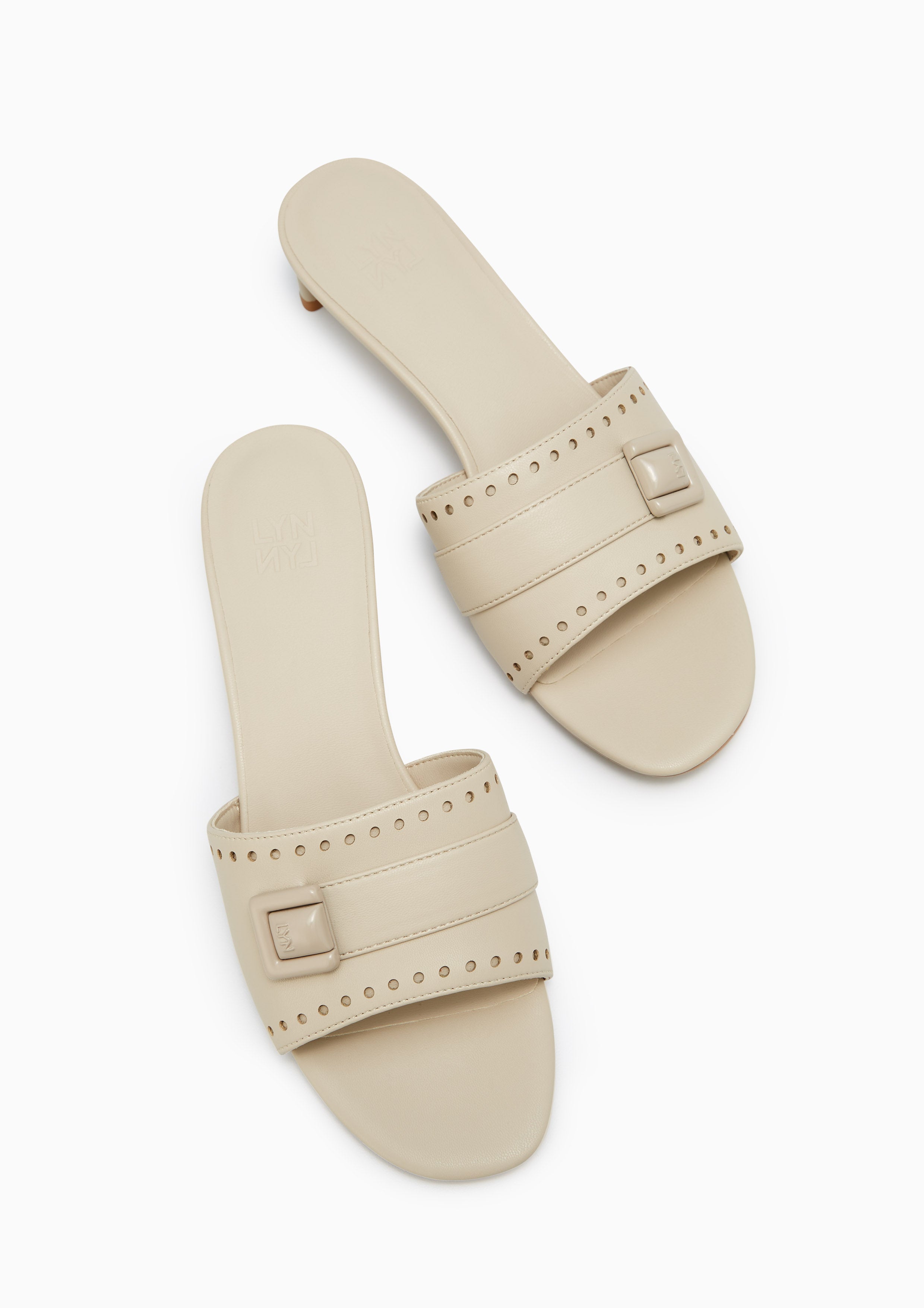 รองเท้าส้นเตี้ย Luna