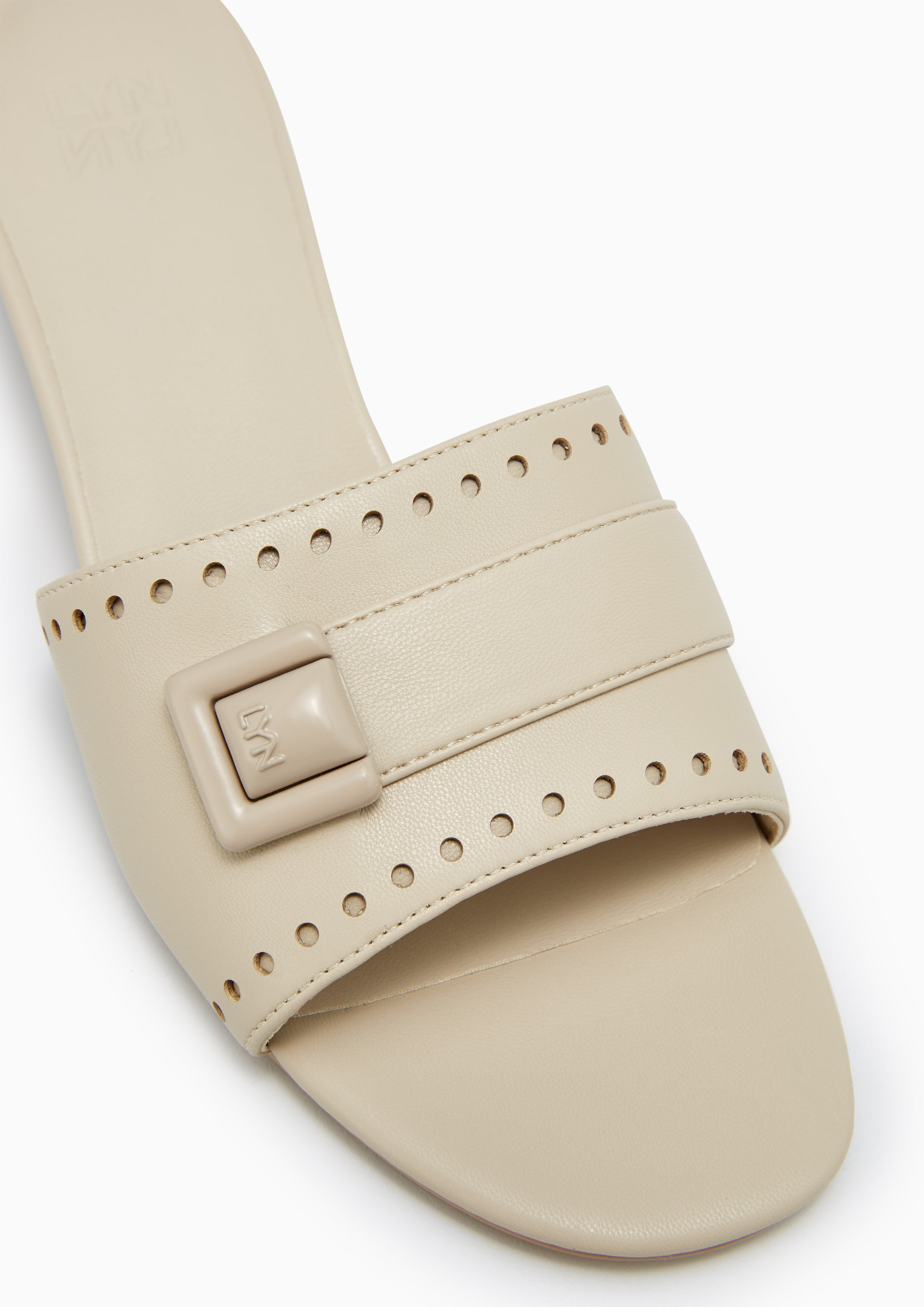 รองเท้าส้นเตี้ย Luna