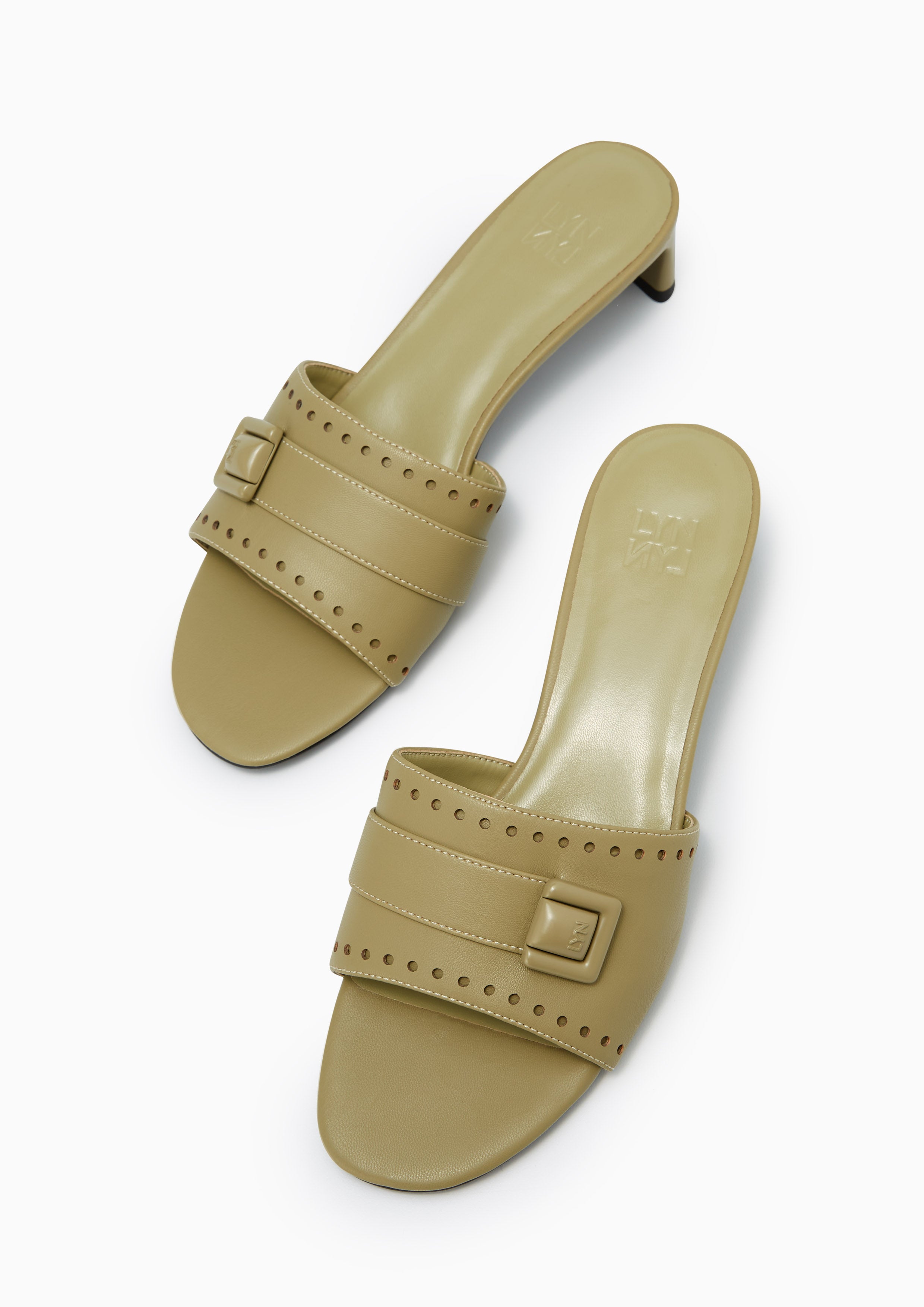 รองเท้าส้นเตี้ย Luna