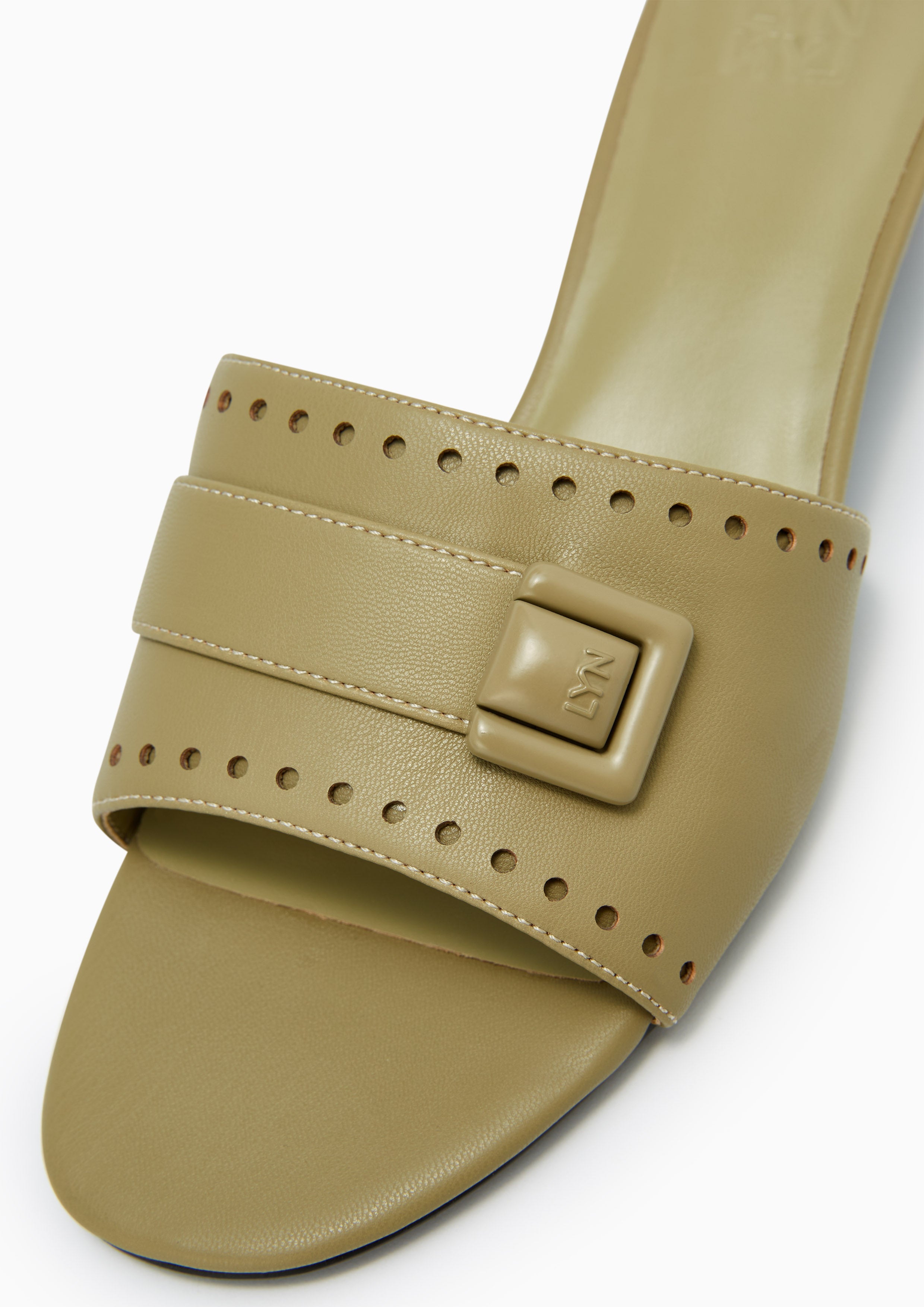 รองเท้าส้นเตี้ย Luna